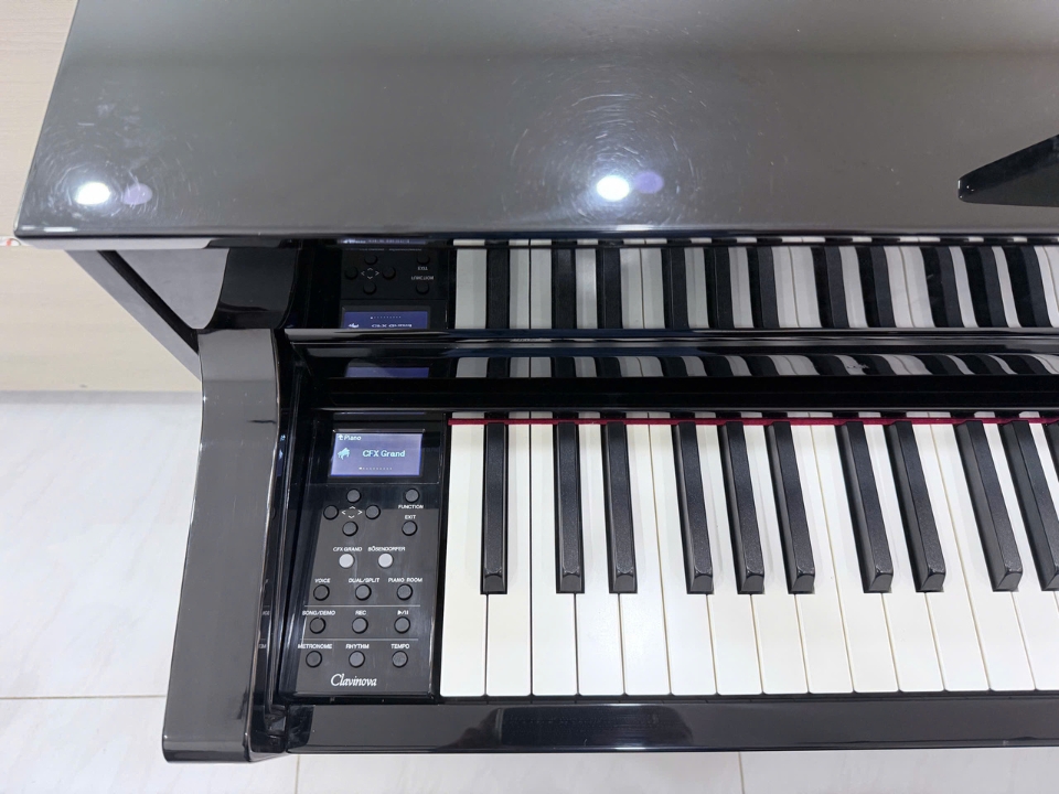 YAMAHA CLP-635 PE