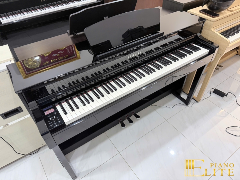 YAMAHA CLP-635 PE