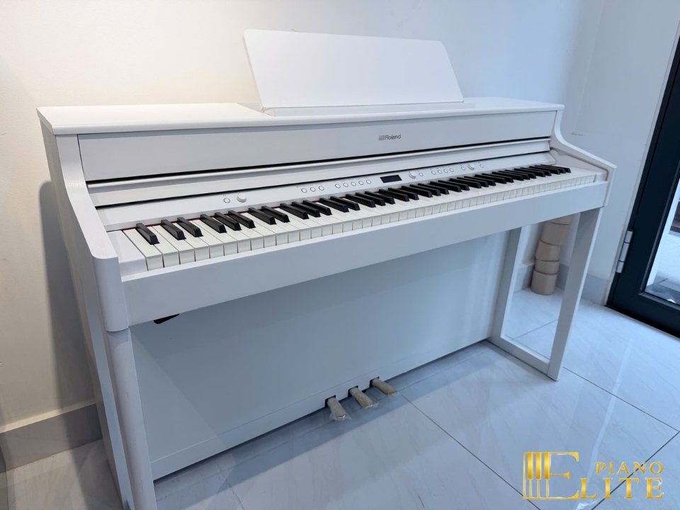 ROLAND HP-702 WH (USED)