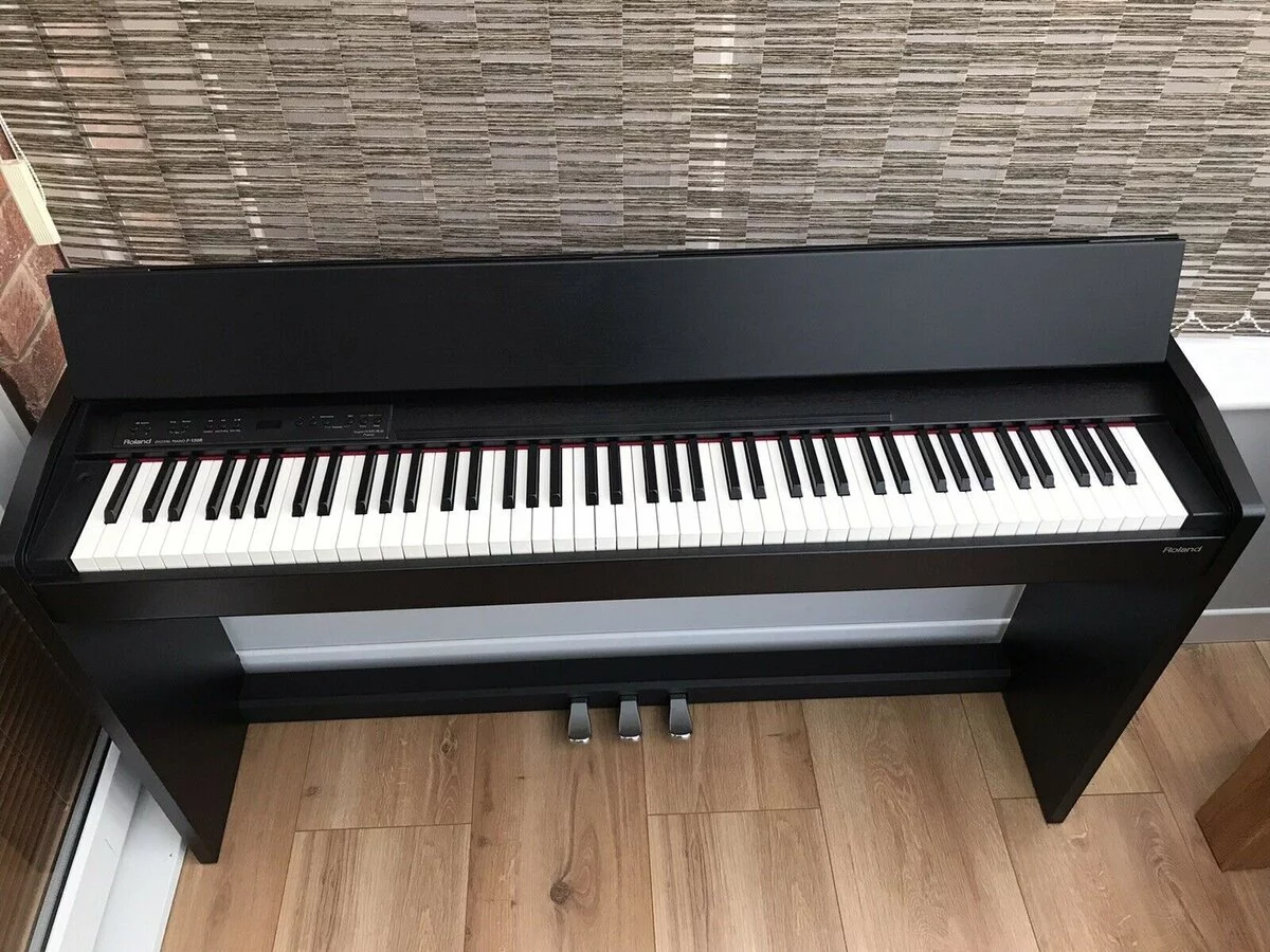 ROLAND F-130 BK