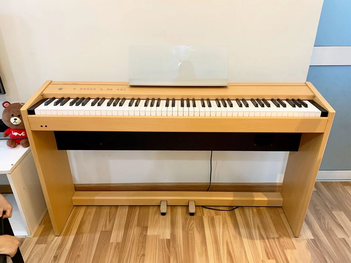 Roland F-100c