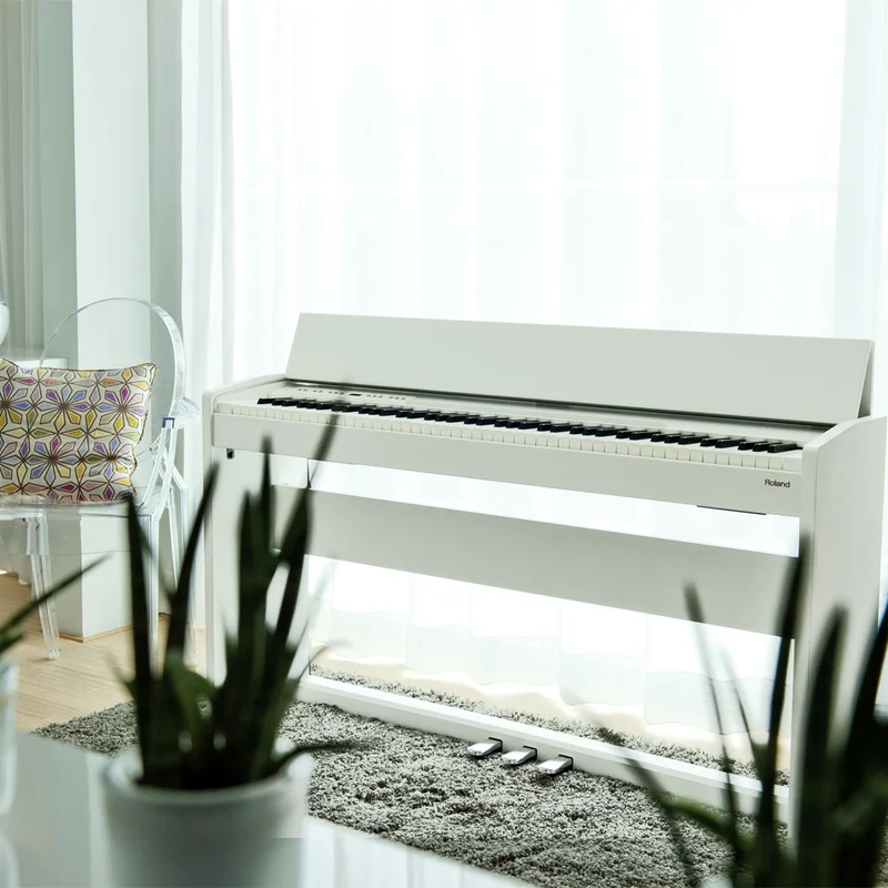 ROLAND F-130 WH