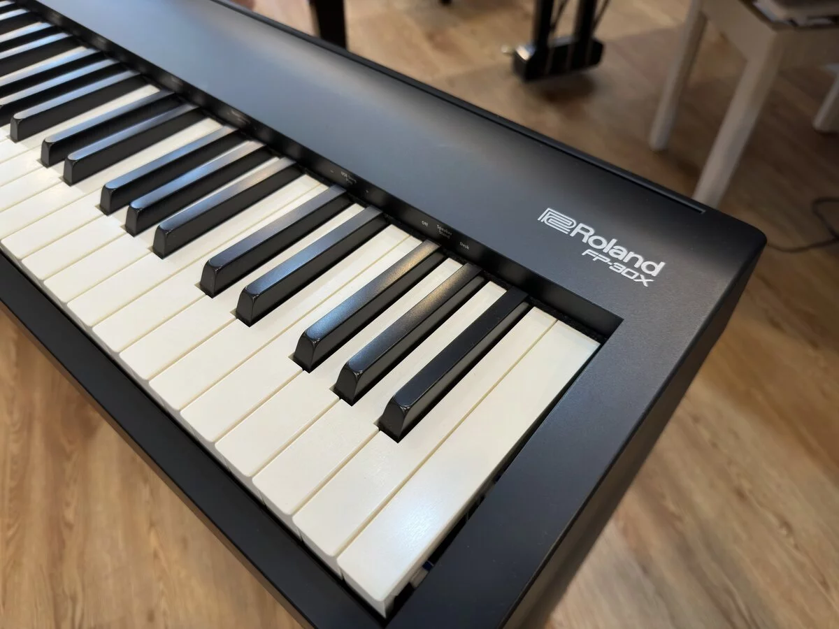 ROLAND FP-30X BK - Elite Piano