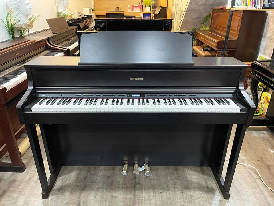 ROLAND HP-605 CBS