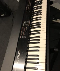 ROLAND RD-600
