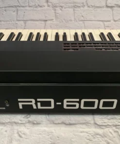 ROLAND RD-600