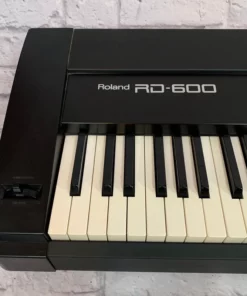 ROLAND RD-600