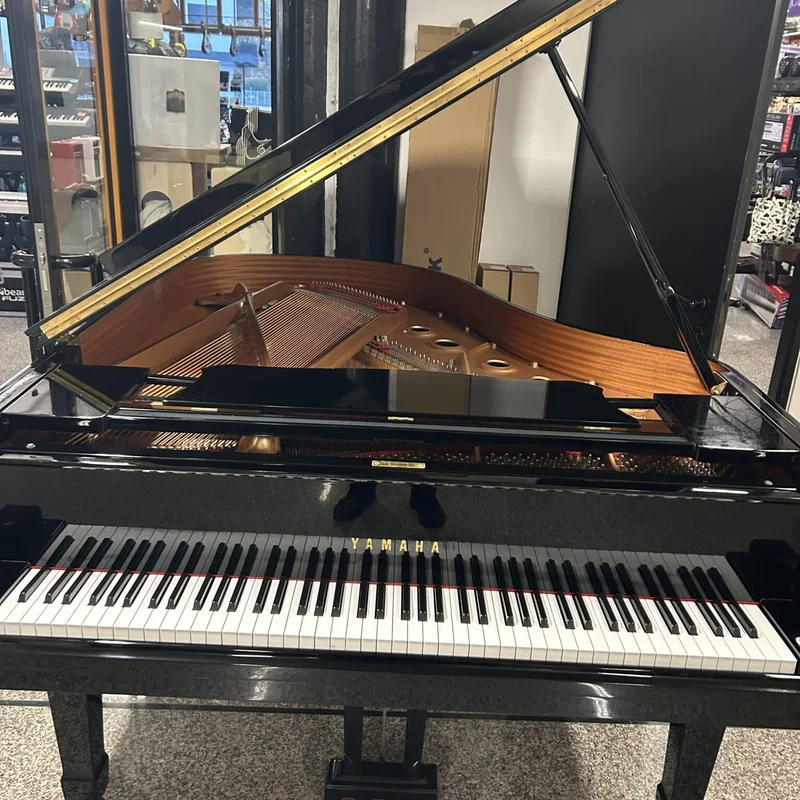 YAMAHA C2L