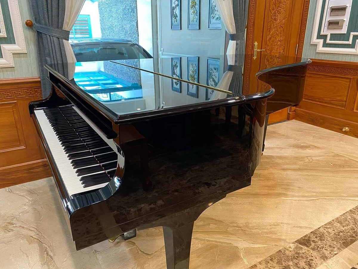 YAMAHA C7