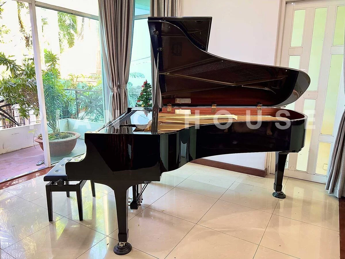YAMAHA C7