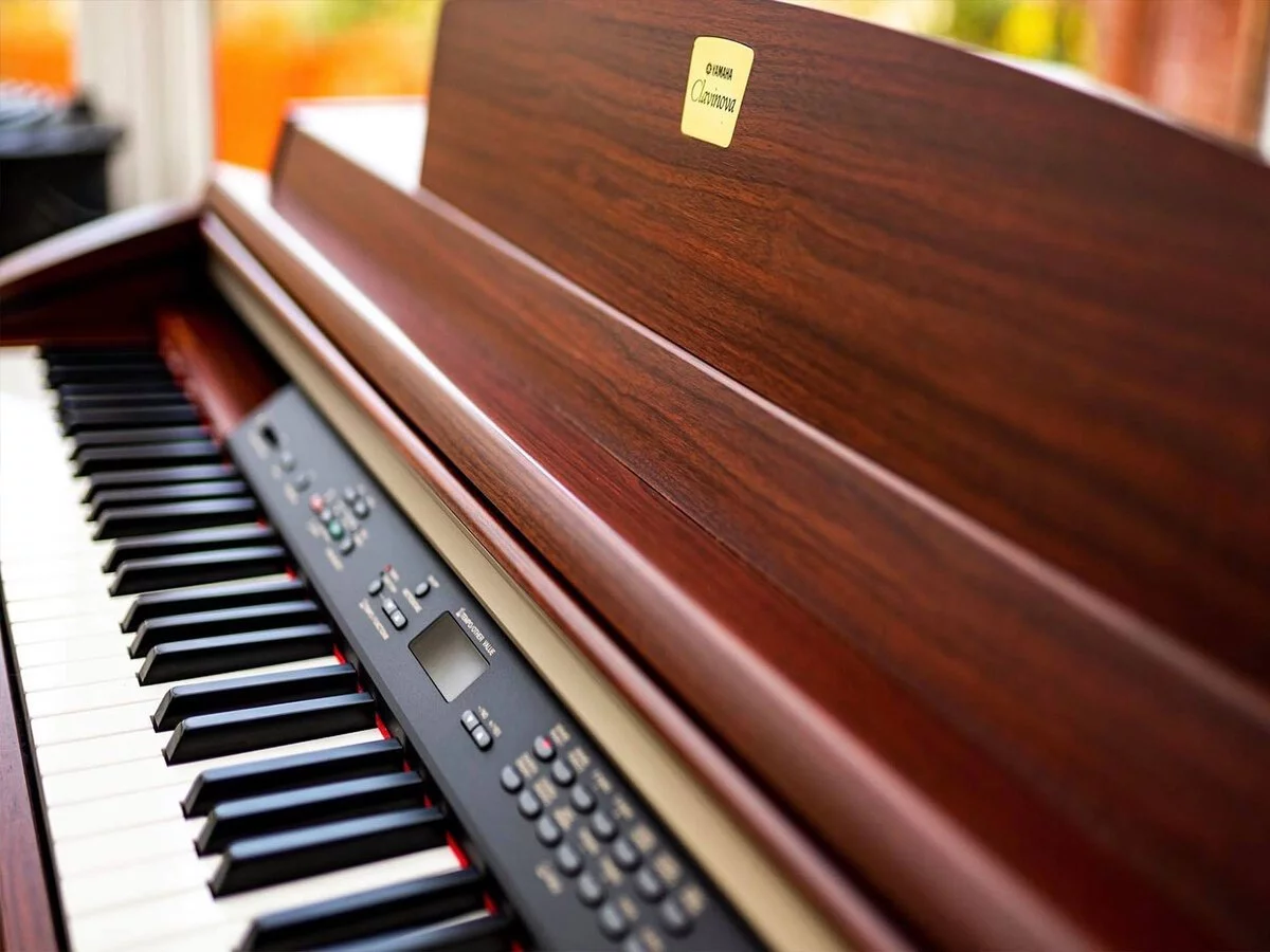 YAMAHA CLP-230 M