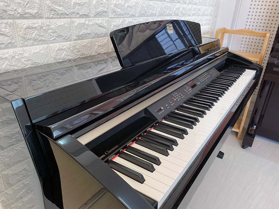 YAMAHA CLP-240 PE