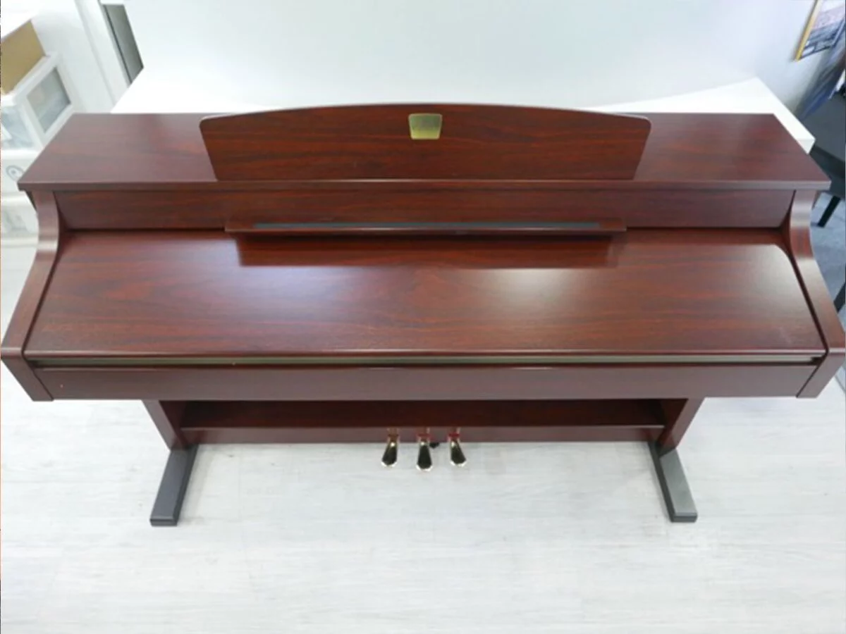 YAMAHA CLP-330 M