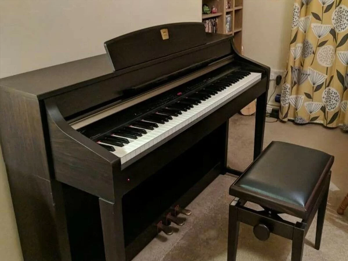 YAMAHA CLP-370 R