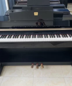 YAMAHA CLP-380 R