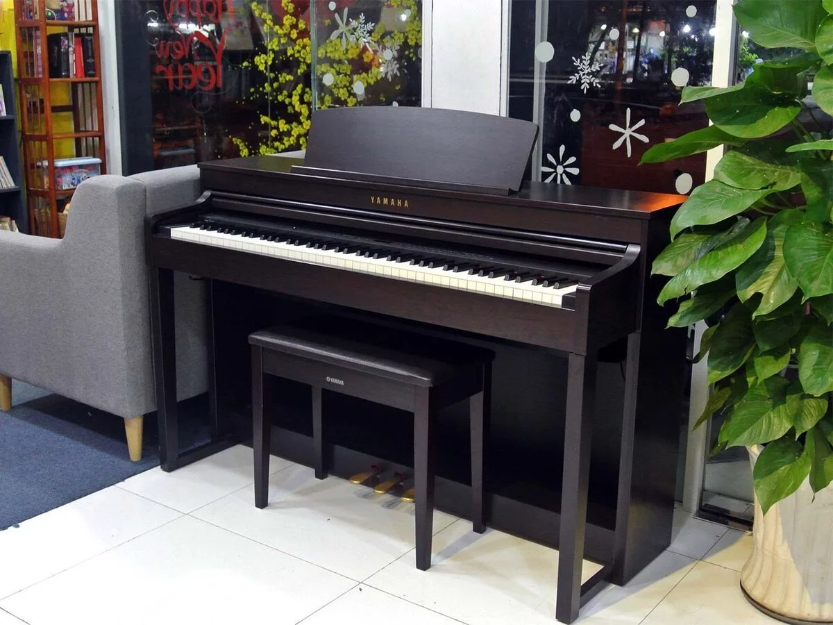 YAMAHA CLP-470 R