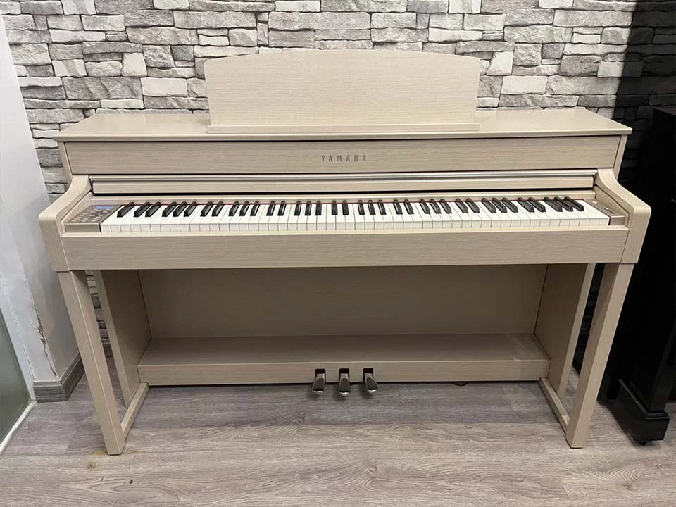 YAMAHA CLP-545 WA