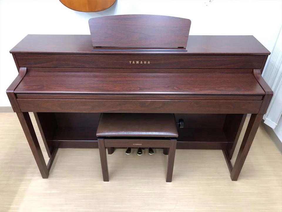YAMAHA CLP-545 M