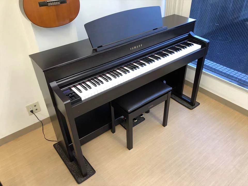 YAMAHA CLP-575 R