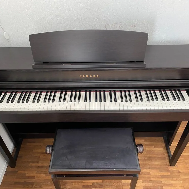 YAMAHA CLP-575 WA