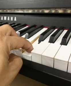 YAMAHA CLP-585 B