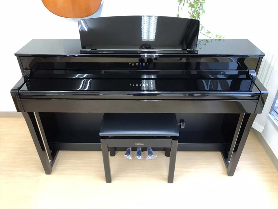 YAMAHA CLP-645 PE