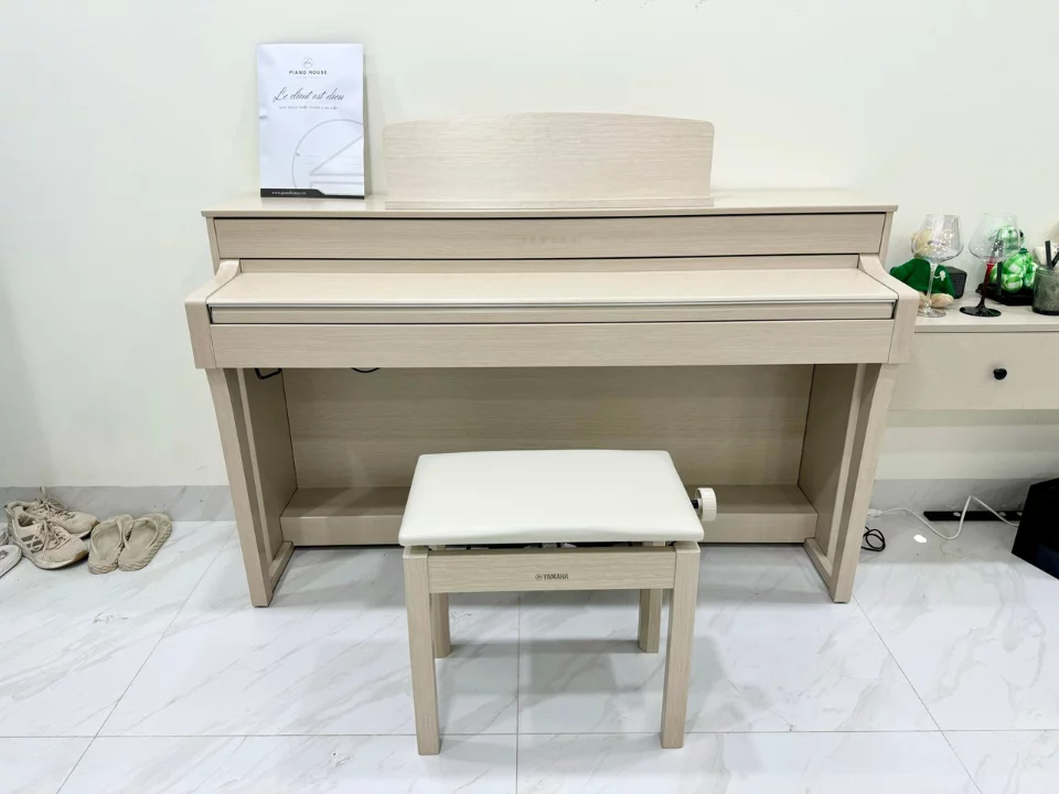 YAMAHA CLP-645 WA