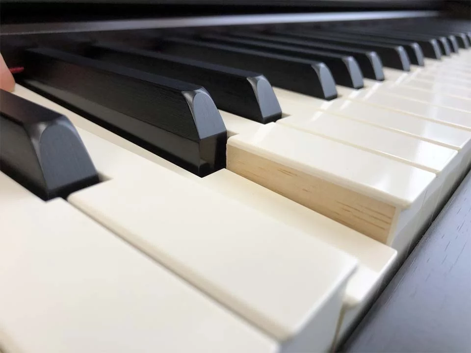 YAMAHA CLP-675 B