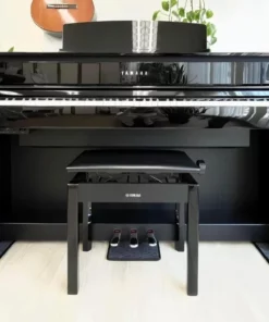 YAMAHA CLP-675 PE