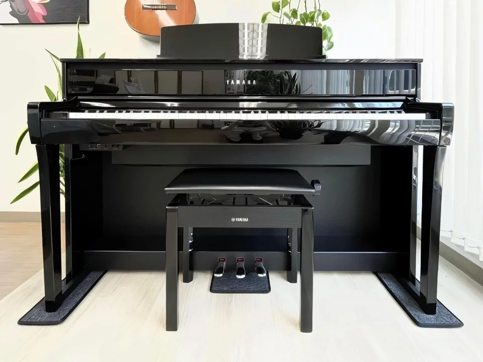 YAMAHA CLP-675 PE
