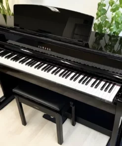 YAMAHA CLP-675 PE