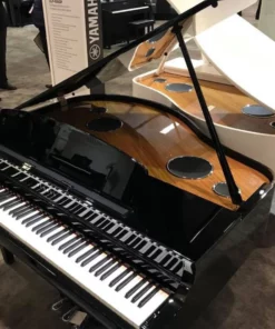 YAMAHA CLP-695 GP PE