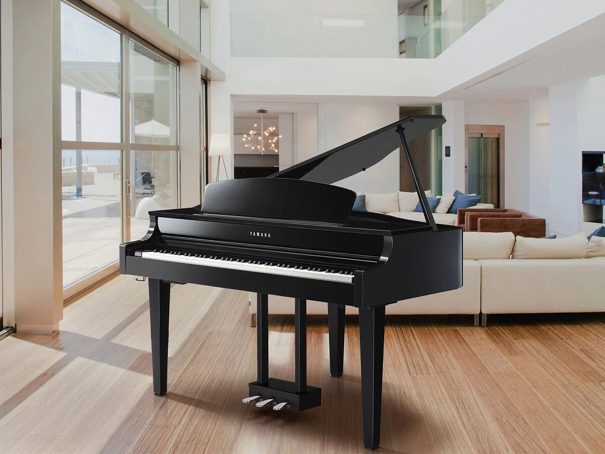 YAMAHA CLP-695 GP PE