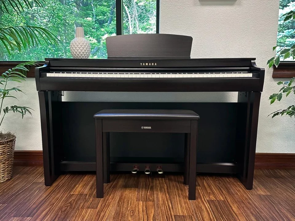 YAMAHA CLP-725 R
