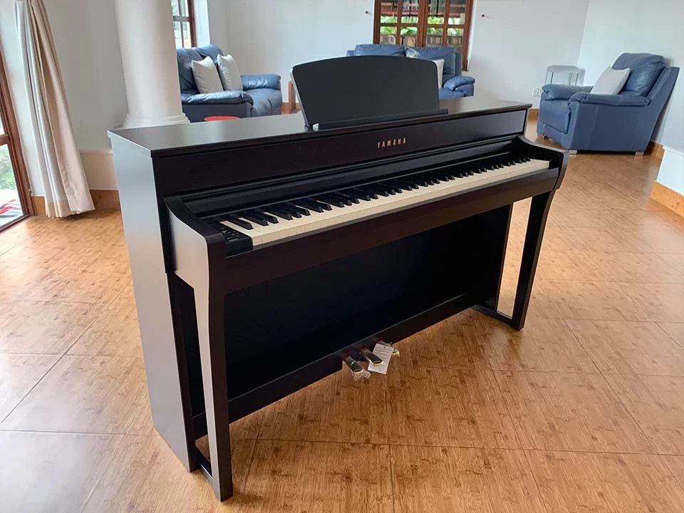 YAMAHA CLP-735