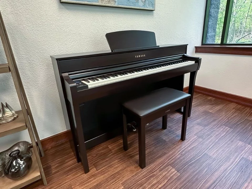 YAMAHA CLP-735 R