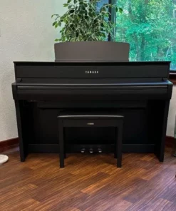 YAMAHA CLP-775 B (USED)
