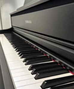 YAMAHA CLP-775 B (USED)