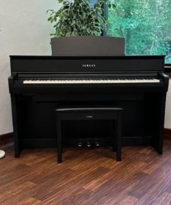 YAMAHA CLP-775 B (USED)