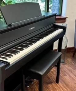 YAMAHA CLP-775 B (USED)