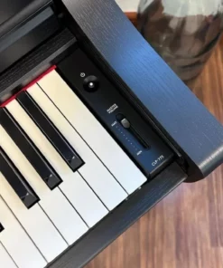 YAMAHA CLP-775 B (USED)