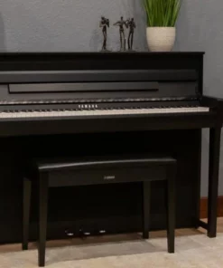 YAMAHA CLP-785 B (USED)