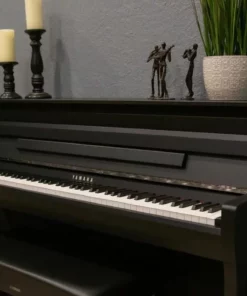 YAMAHA CLP-785 B (USED)