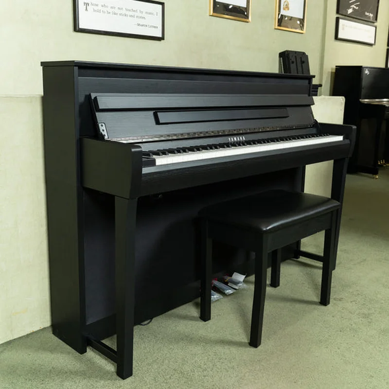 YAMAHA CLP-785 PE (USED)