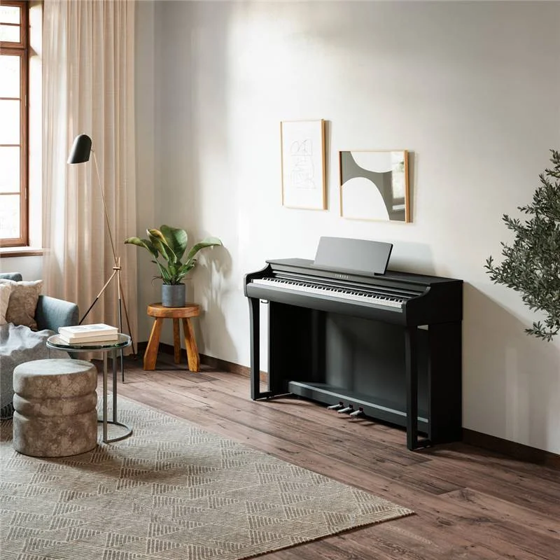 YAMAHA CLP-825