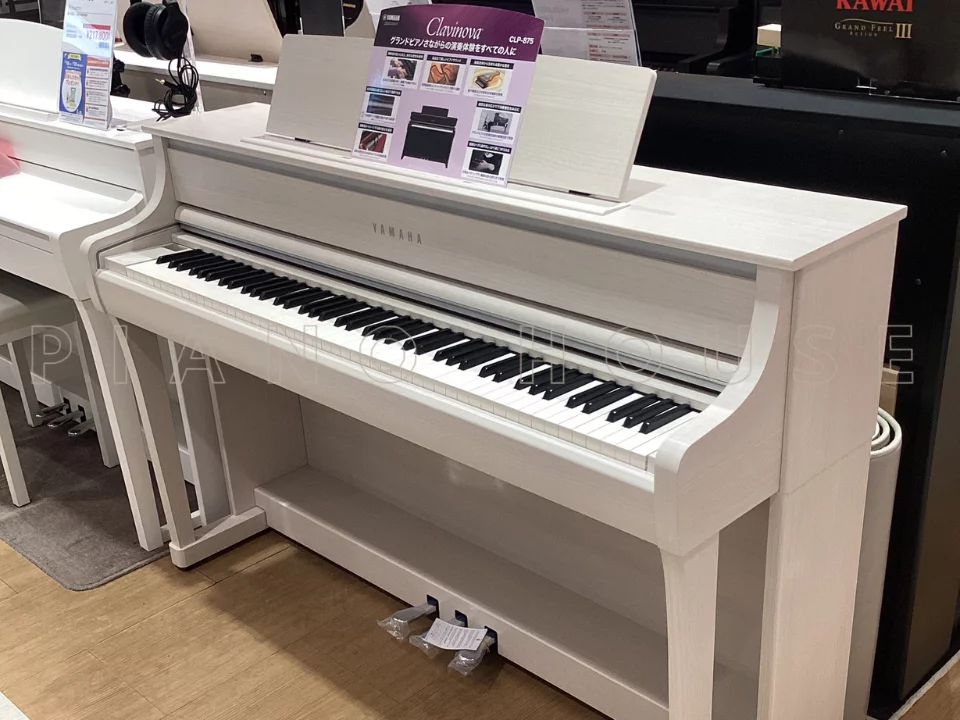 YAMAHA CLP-875 WB