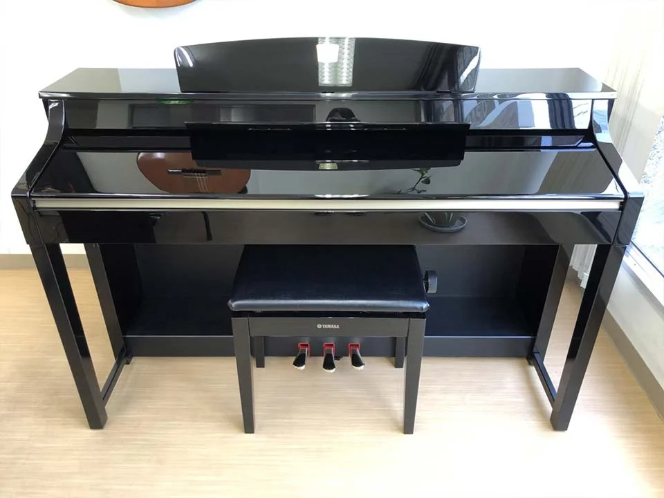 YAMAHA CLP-370 PE