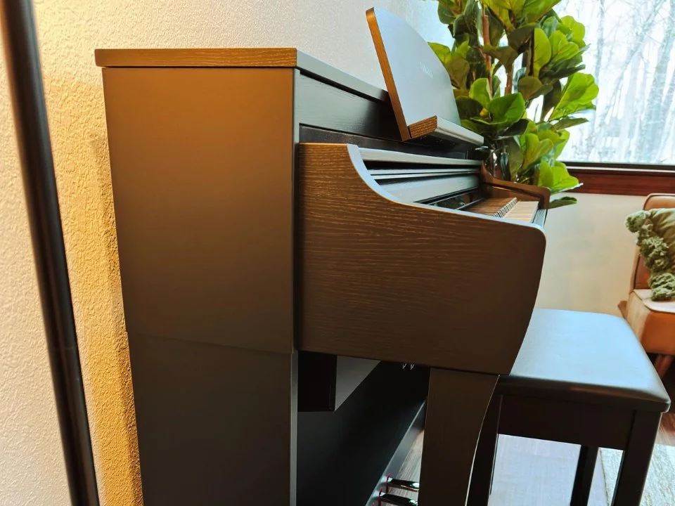 YAMAHA CSP-275 B – Ghế đàn và phụ kiện đi kèm