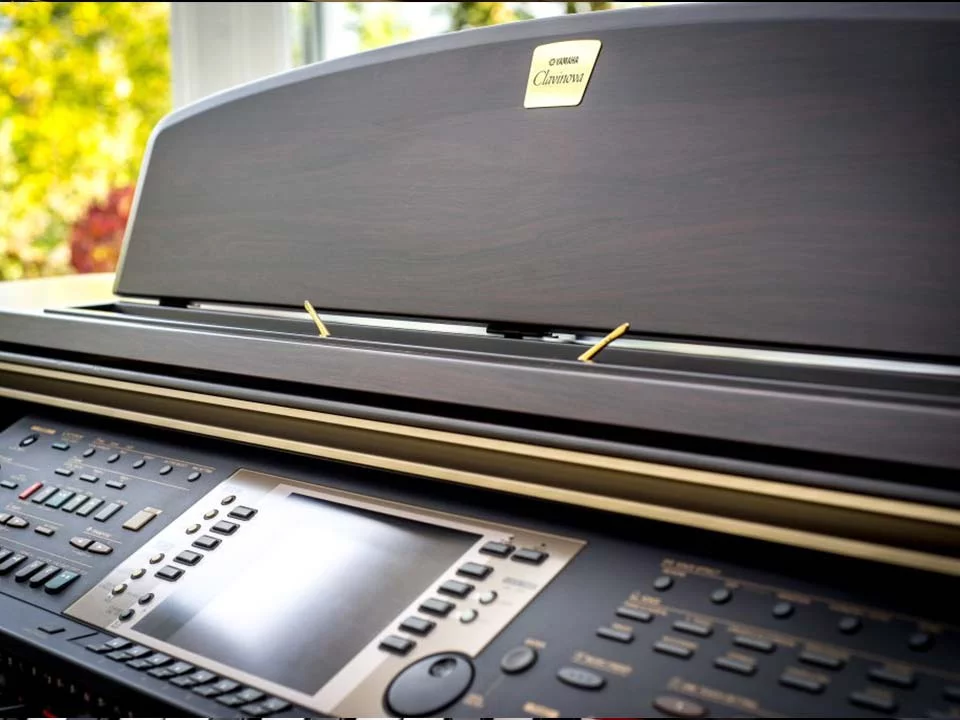 YAMAHA CVP-207 R