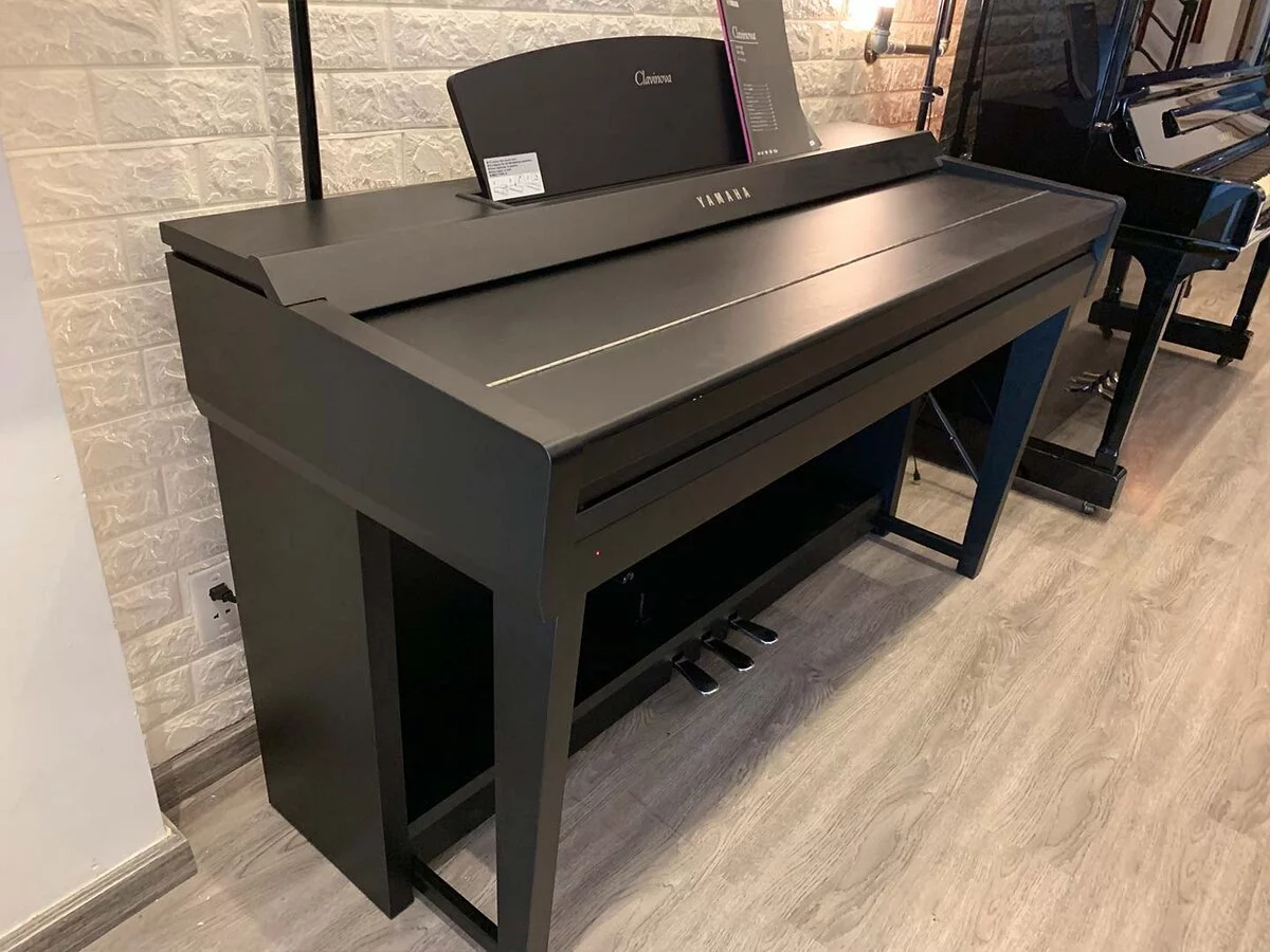 YAMAHA CVP-705 B